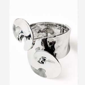 Zara NWOT silver bracelet 4548/043